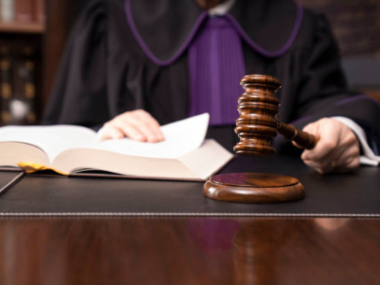How long does it take to become a criminal lawyer in the UK?